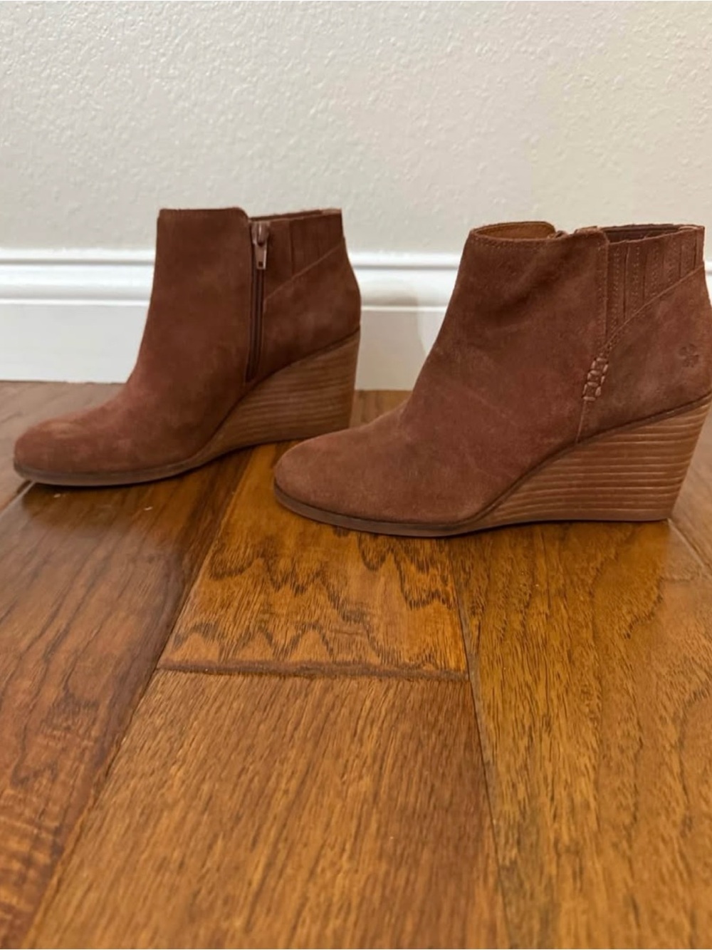 Lucky Brand Tan Suede Wedge Ankle Booties Size 6.5